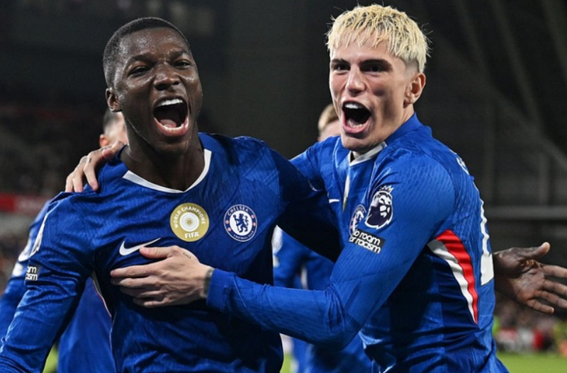 Jamie Redknapp chỉ trích Garnacho vì sai lầm trong ngày ra mắt Chelsea