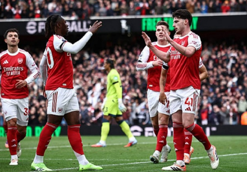 Siêu máy tính Opta dự đoán Arsenal đăng quang, Man Utd tụt sâu ngoài top 8